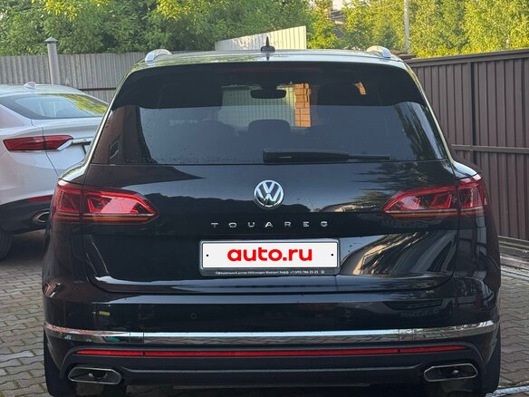 2021 Volkswagen Touareg III, чёрный, 7000000 рублей - вид 1
