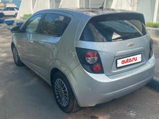 2014 Chevrolet Aveo II, серебристый, 650000 рублей, вид 4