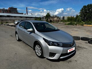 2013 Toyota Corolla XI (E160, E170, E180), серебристый, 900000 рублей, вид 1