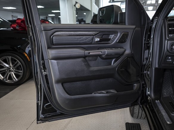 2026 Ram 1500 Crew Cab V Рестайлинг, чёрный - вид 10