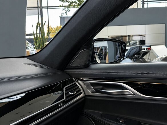 2020 BMW 7 серии 740d xDrive VI (G11/G12) Рестайлинг, серый, 7000000 рублей - вид 14