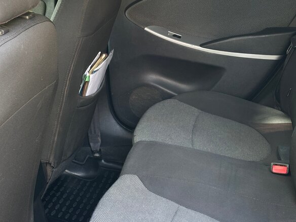 2011 Hyundai Solaris I, серебристый - вид 16