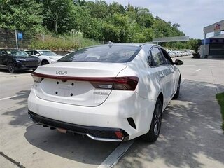 2025 Kia K3 II (China Market) Рестайлинг, белый, 1800000 рублей, вид 5