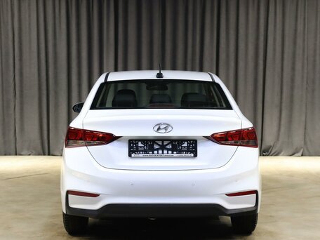 2017 Hyundai Solaris II, белый, 999000 рублей, вид 5