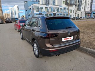 2017 Volkswagen Tiguan II, коричневый, 2449000 рублей, вид 3