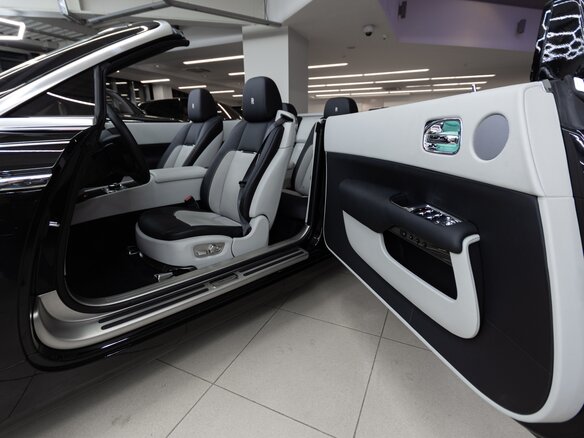 2021 Rolls-Royce Dawn Black Badge, чёрный, 45000000 рублей - вид 22