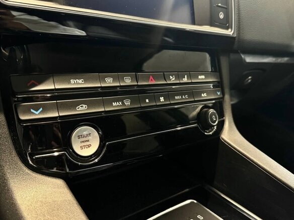 2017 Jaguar F-Pace I, красный, 2390000 рублей - вид 17
