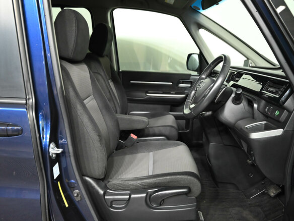 2018 Honda Stepwgn Spada V Рестайлинг, синий, 2400000 рублей - вид 9