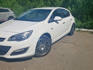 2013 Opel Astra J Рестайлинг, белый, 780000 рублей, вид 1