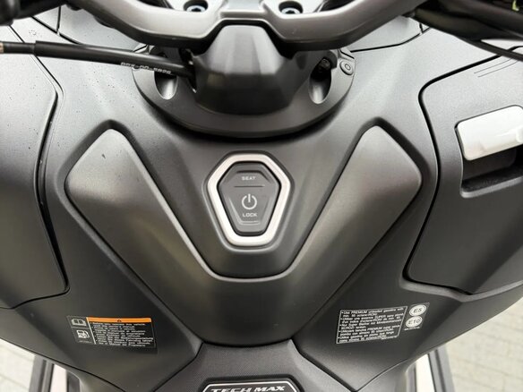 2025 Yamaha TMAX, серый, 1650000 рублей - вид 21
