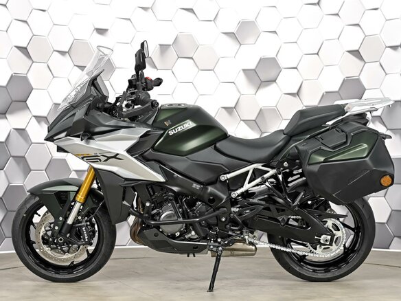 2026 Suzuki GSX-S 1000GX, зелёный - вид 3