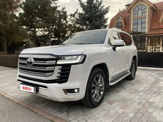 2022 Toyota Land Cruiser 300 Series, белый, 10500000 рублей, вид 1