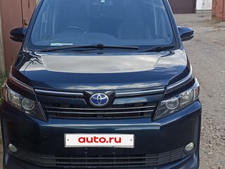 2014 Toyota Voxy III (R80), зелёный, 1600000 рублей, вид 1