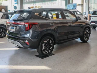 2026 Kia Seltos I Рестайлинг, серый, 2050000 рублей, вид 5