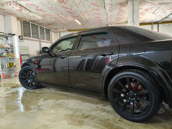 2004 Chrysler 300C I, чёрный, 2500000 рублей - вид 13