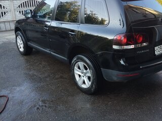 2008 Volkswagen Touareg I Рестайлинг, чёрный, 1100000 рублей, вид 4