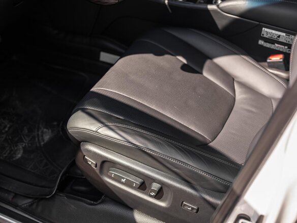 2018 Lexus LX 450d III Рестайлинг 2, белый, 8600000 рублей - вид 11