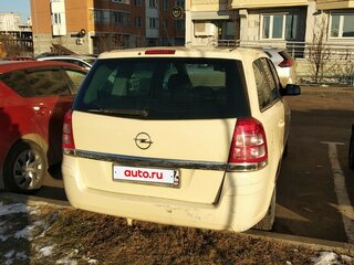 2010 Opel Zafira B Рестайлинг, жёлтый, 600000 рублей, вид 4