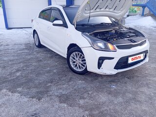 2017 Kia Rio IV, белый, 690000 рублей, вид 4