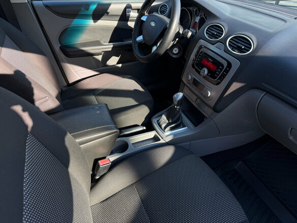 2011 Ford Focus II Рестайлинг, серебристый, 490000 рублей - вид 9