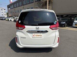 2021 Honda Freed II Рестайлинг, белый, 1220000 рублей, вид 5