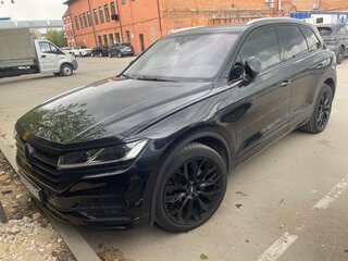 2021 Volkswagen Touareg III, чёрный, 6300000 рублей, вид 1