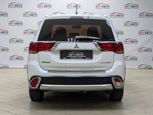 2015 Mitsubishi Outlander III Рестайлинг 2, белый - вид 4