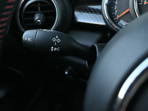2016 Mini Hatch Cooper S III (F55/F56), серый, 1780000 рублей - вид 13