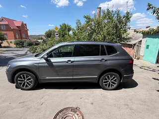 2021 Volkswagen Tiguan Allspace II, серый, 2700000 рублей, вид 4