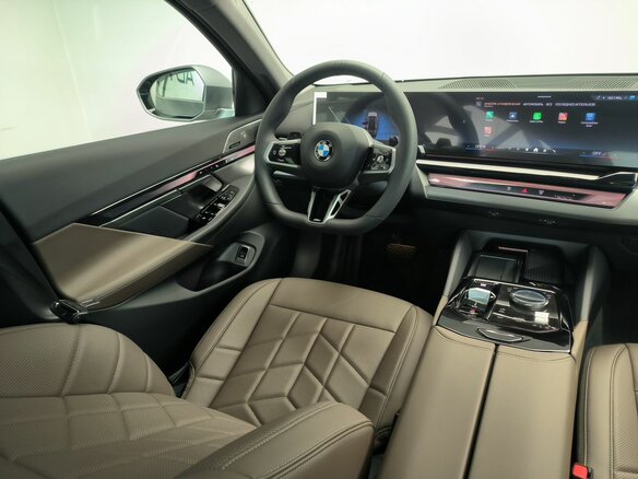 2025 BMW 5 серии Long 530Li xDrive VIII (G60/G61/G68), серый, 10770000 рублей - вид 13