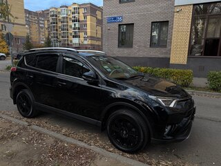 2017 Toyota RAV4 IV (XA40) Рестайлинг, чёрный, 3350000 рублей, вид 2