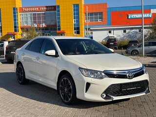 2017 Toyota Camry VII (XV50) Рестайлинг, белый, 2150000 рублей, вид 2