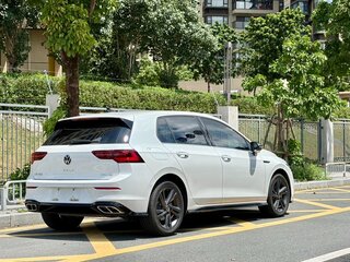 2022 Volkswagen Golf VIII, белый, 1819000 рублей, вид 4