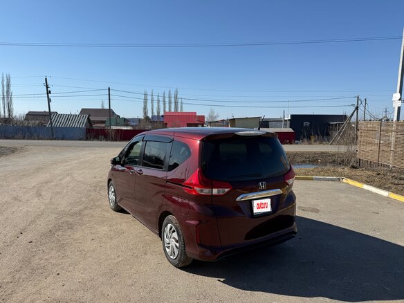 2017 Honda Freed+ II, красный, 1380000 рублей - вид 15