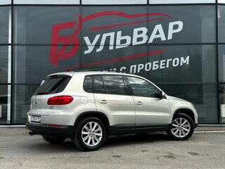 2013 Volkswagen Tiguan I Рестайлинг, серебристый, 1390000 рублей, вид 2