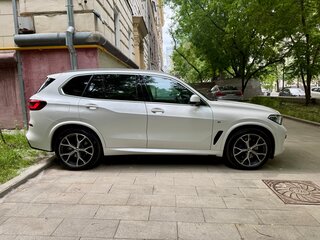 2022 BMW X5 30d IV (G05/G18), белый, 8800000 рублей, вид 4