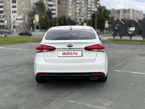 2018 Kia Cerato III Рестайлинг (Classic), белый, 1700000 рублей - вид 3