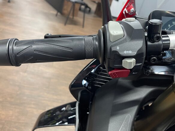 2026 QJMotor SRK 421 RR, красный, 629000 рублей - вид 9
