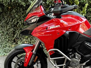 2022 Ducati Multistrada V4, красный, 2300000 рублей, вид 4