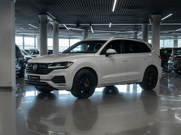 2018 Volkswagen Touareg III, белый