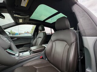 2021 Audi Q8 55 TFSI I (4M), чёрный, 5344312 рублей, вид 3
