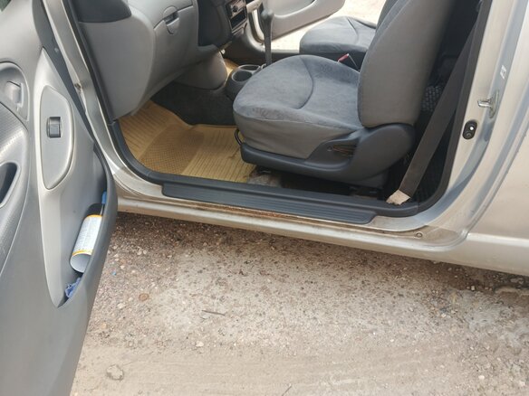 2000 Toyota Vitz I (P10), серебристый, 140000 рублей - вид 10