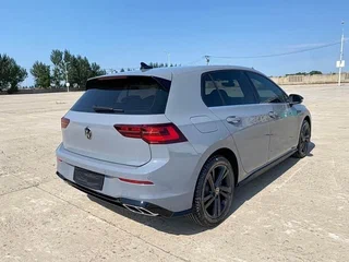 2023 Volkswagen Golf VIII, серый, 2190000 рублей, вид 3