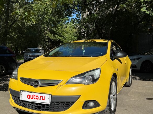 2014 Opel Astra GTC J Рестайлинг, жёлтый - вид 3