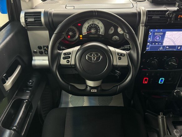 2011 Toyota FJ Cruiser, зелёный - вид 8