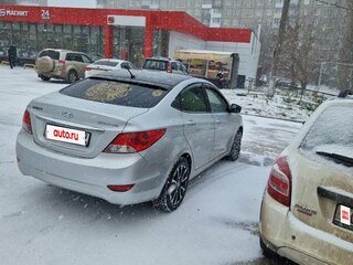 2013 Hyundai Solaris I, серебристый, 750000 рублей, вид 4