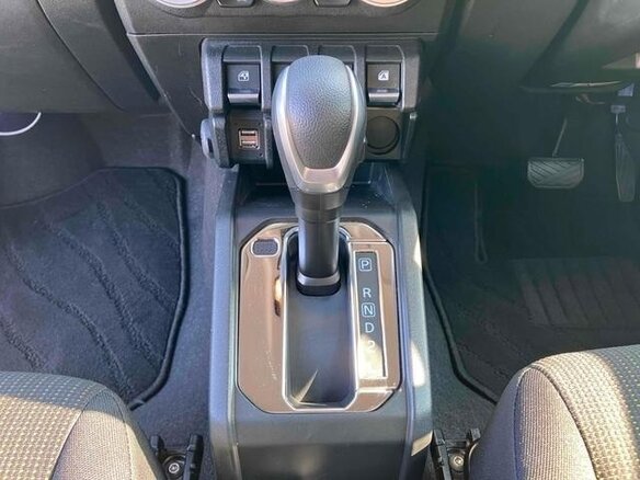 2023 Suzuki Jimny Sierra IV, чёрный, 1799777 рублей - вид 24
