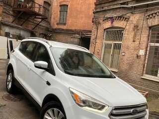 2017 Ford Kuga II Рестайлинг, белый, 900000 рублей, вид 2