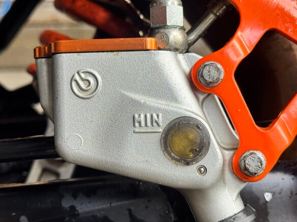 2011 KTM 990 SM, оранжевый, 600000 рублей - вид 12
