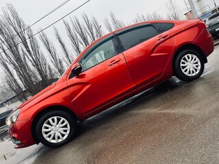 2017 Lada (ВАЗ) Vesta I, красный, 700000 рублей, вид 3